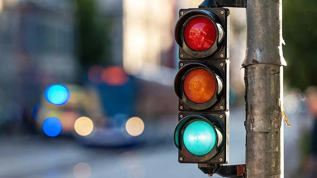Kırmızı dur, yeşil geç ama neden? Trafik ışıklarının ilginç hikayesi
