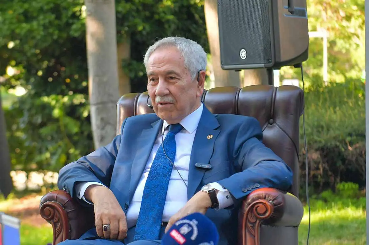 Eski TBMM Başkanı ve eski Başbakan Yardımcısı Bülent Arınç
