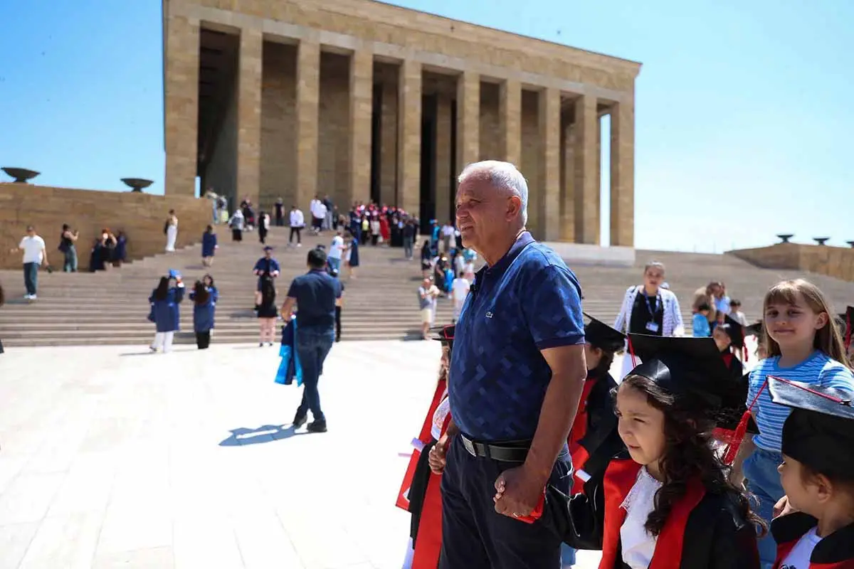 Tatille birlikte Anıtkabir'e koştular