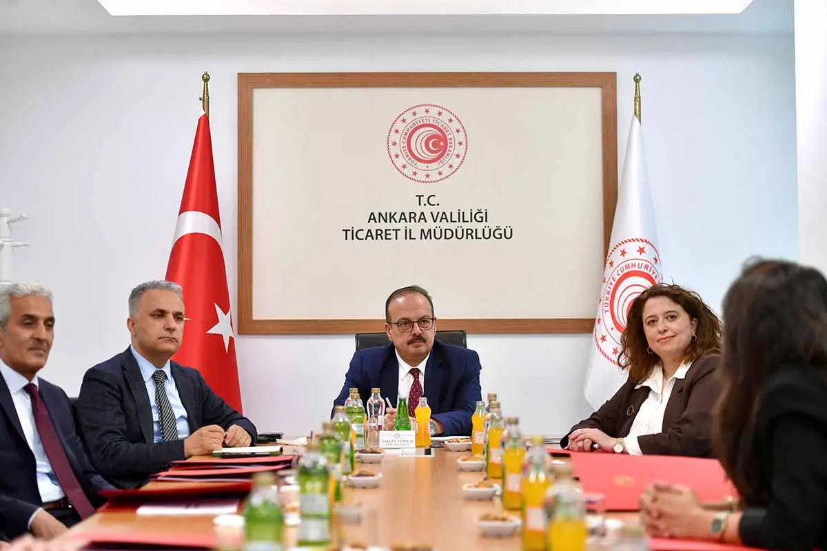 Vali Canbolat, Ticaret İl Müdürlüğünde brifing aldı
