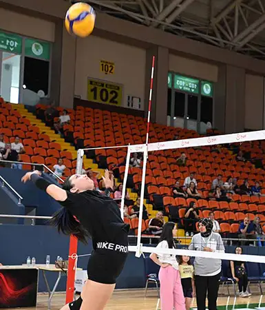 Mamak'ta voleybol seçmelerine yoğun ilgi