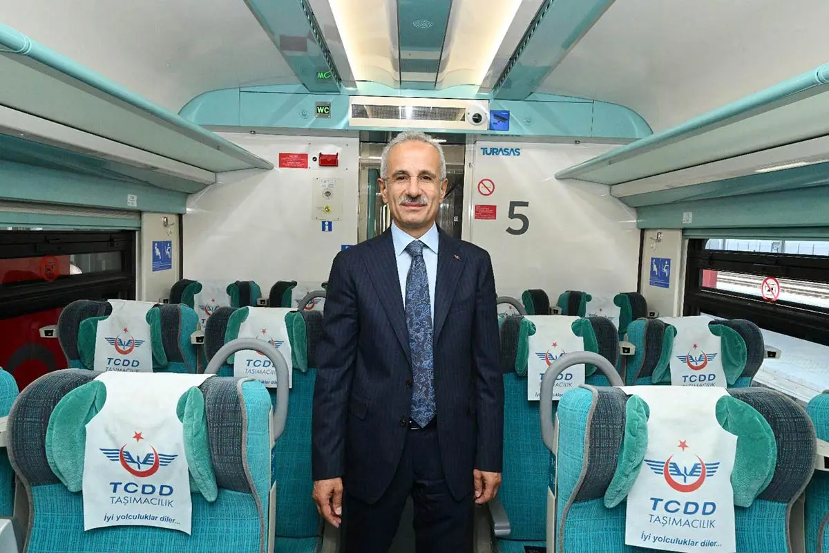 Ulaştırma ve Altyapı Bakanı Abdulkadir Uraloğlu