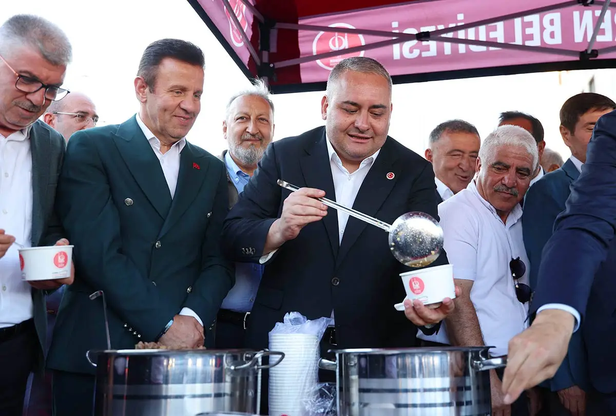 Ankara Keçiören’de matem aşı ve aşure lokması paylaşıldı