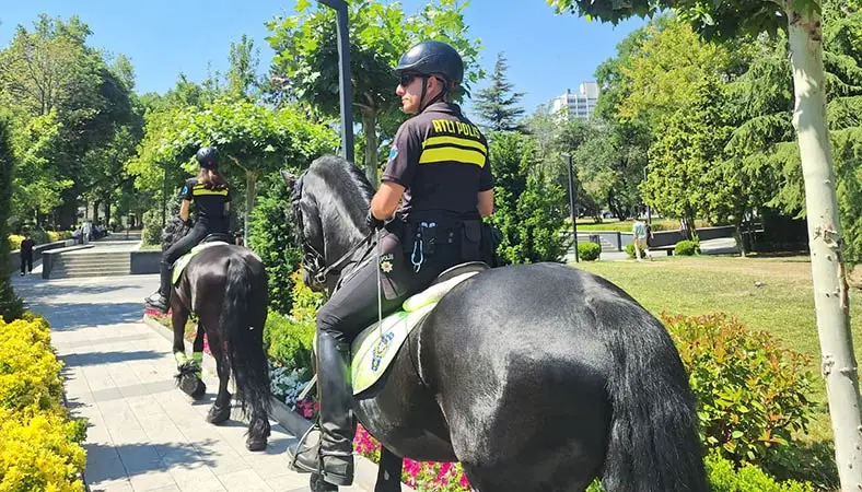 NATO Zirvesi öncesi Ankara’da atlı polis devriyesi