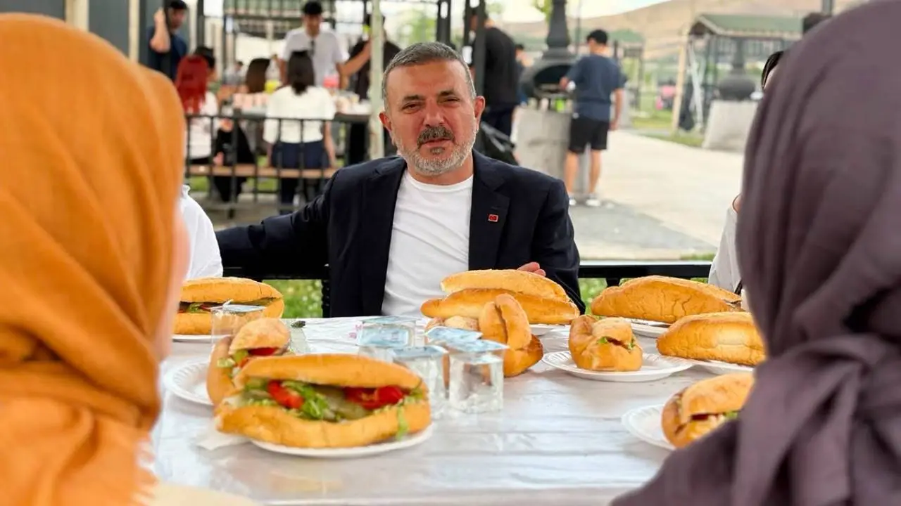Sincan’da YKS sonrası öğrencilere moral pikniği