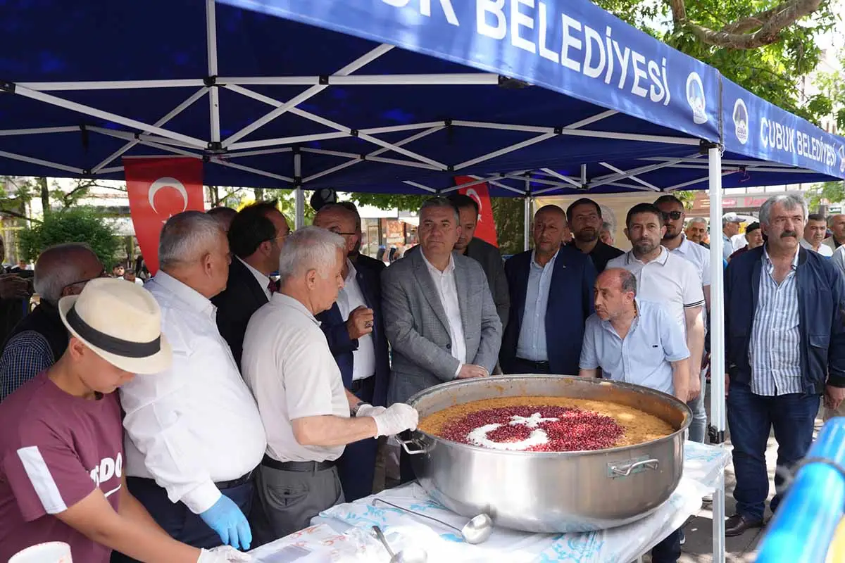 Çubuk'ta 5 bin kişiye aşure ikram edildi