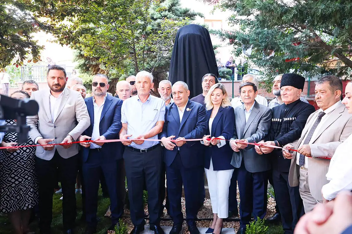 Şeyh Şamil büstü Keçiören’de törenle açıldı