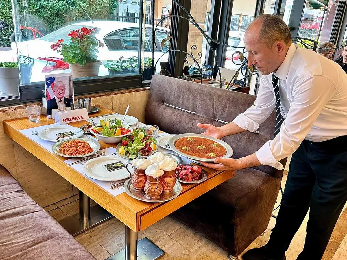 Ankara'da Donald Trump'a rezerve edilen masa...