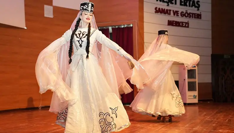 Kuzey Kafkasya Festivali renkli gösterilerle bitti