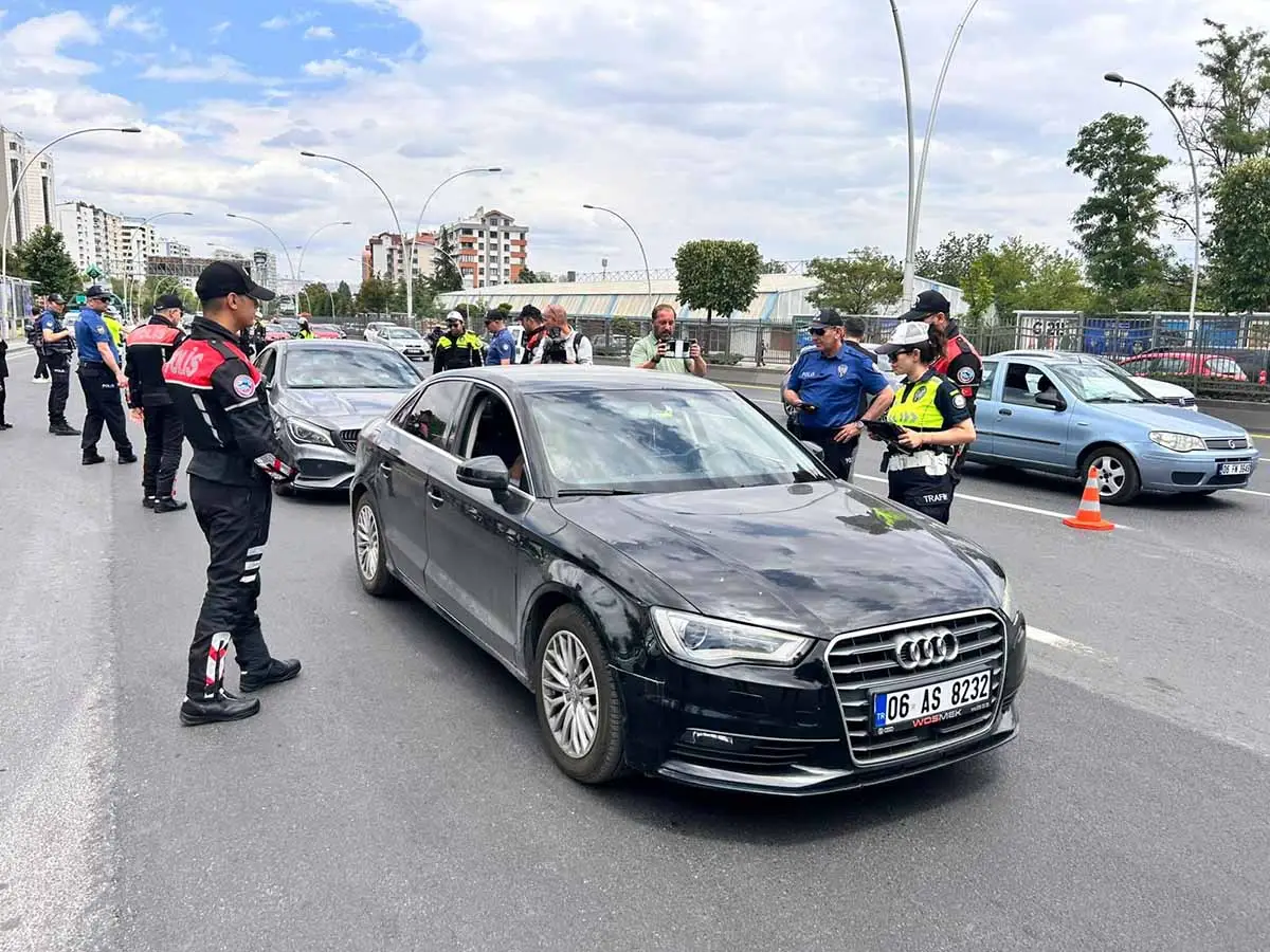 Ankara'da asayiş ve trafik denetimleri devam ediyor