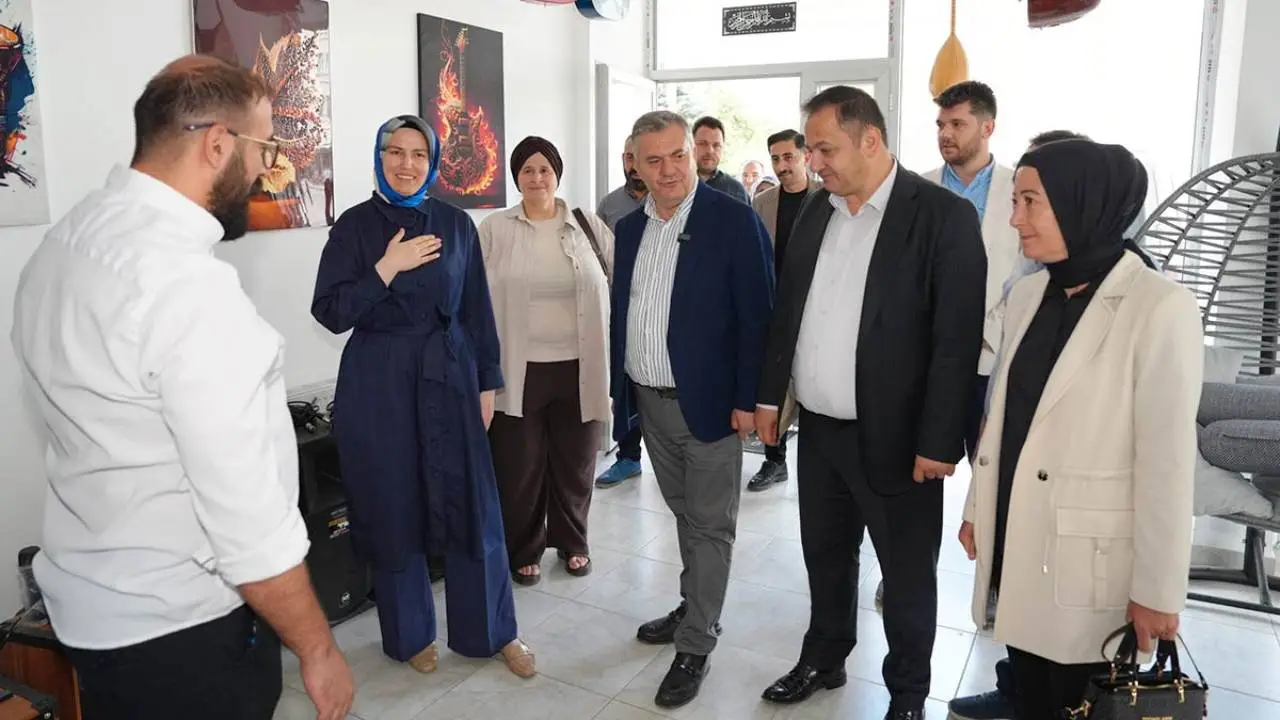 Zeynep Yıldız Çubuk’ta esnaf ve vatandaşları dinledi
