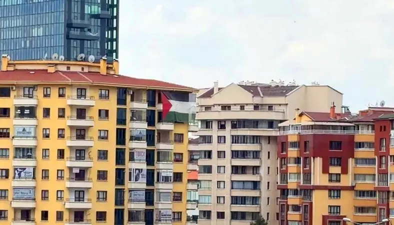 Trump’ın Ankara’da kalacağı otelin karşısına Filistin bayrağı