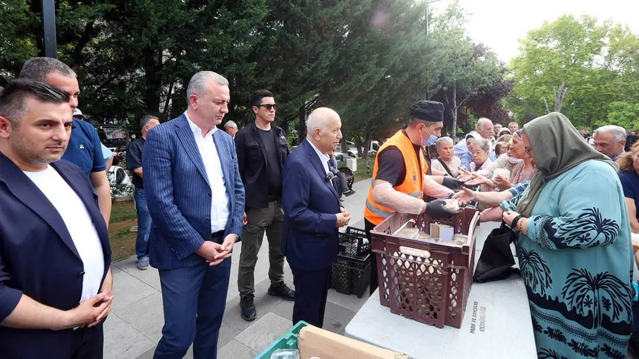 Muharrem bereketi: 50 bin aşure dağıtıldı