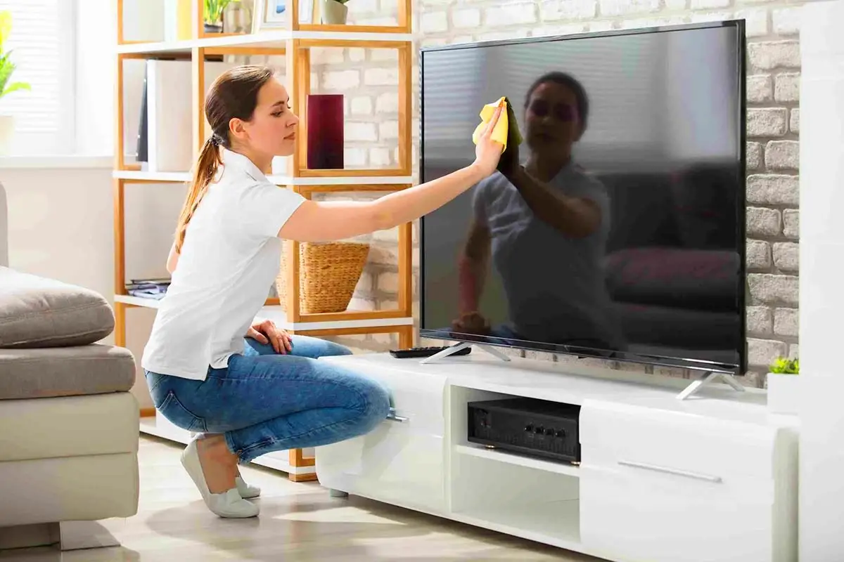 Siz de yapıyorsunuz! Temizlikte OLED-LCD ekranları bozan 5 yaygın hata