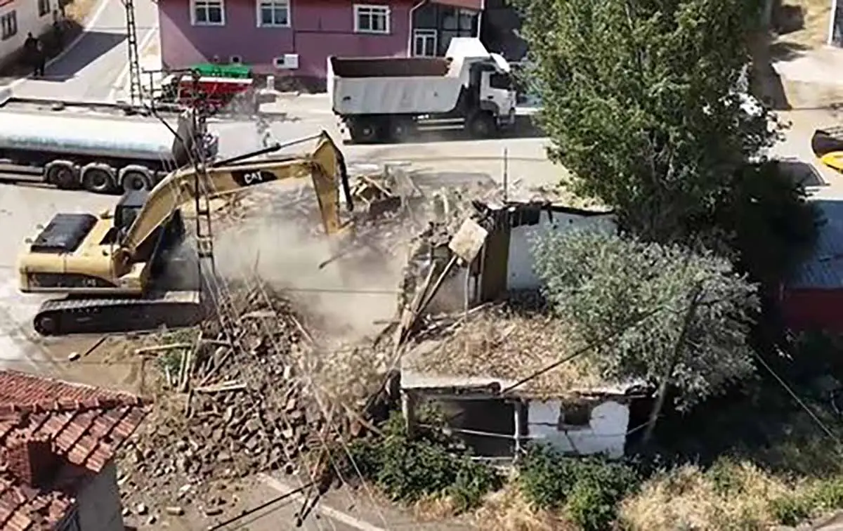 Çubuk'ta metruk yapılar yıkılıyor