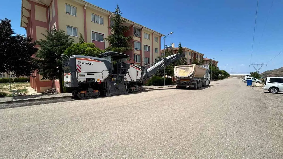 Şereflikoçhisar'da yollar yenilenmeye devam ediyor