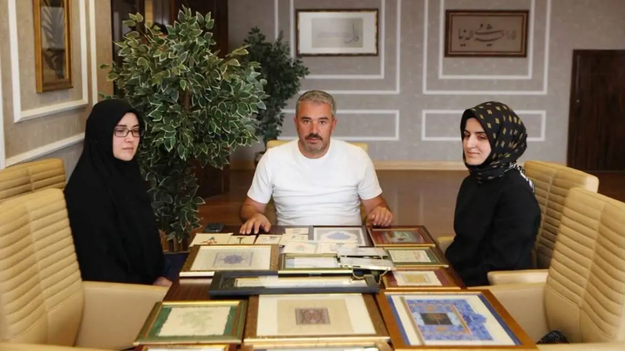 Ertuğrul Çetin'den tezhip ve hat eserlerine tam not