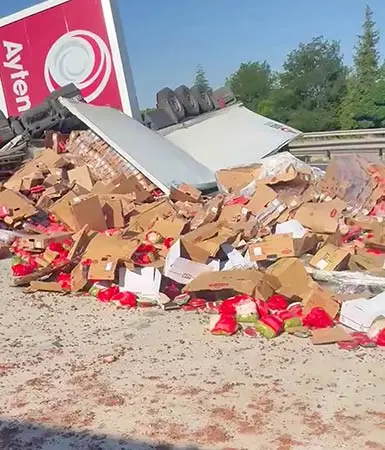 Ankara yolunda tır akaryakıt istasyonuna daldı
