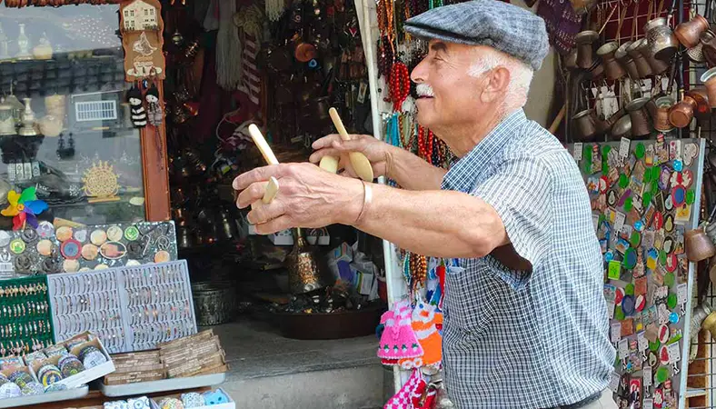 Kaşık havalı karşılama sosyal medyada gündem oldu