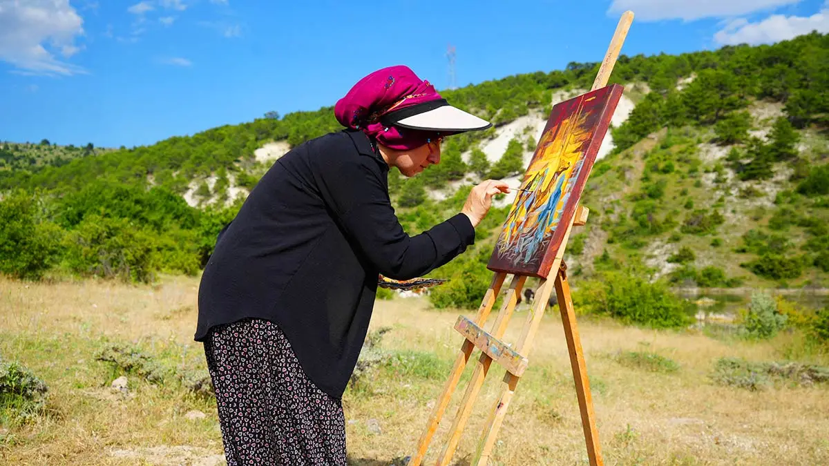 Şalvarlı Picasso Ayfer 11 sergi açtı