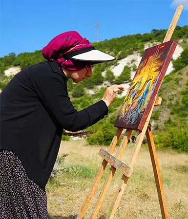 Şalvarlı Picasso Ayfer 11 sergi açtı