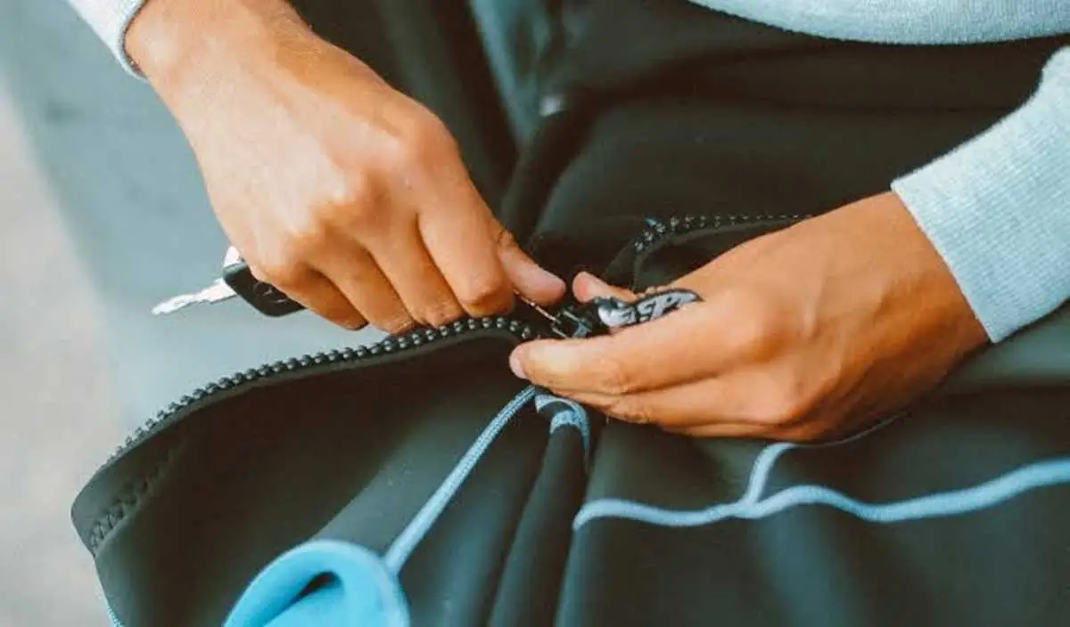 Fermuar takıldıysa panik yapmayın! Sıkışan fermuar nasıl açılır? İşte kumaşı yıpratmayan pratik çözümler
