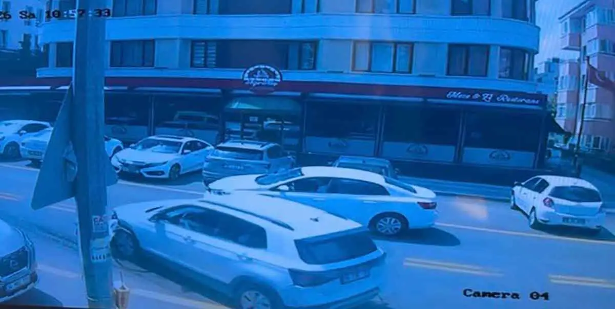 Ankara'da kontrolden çıkan araç 7 araca çarptı