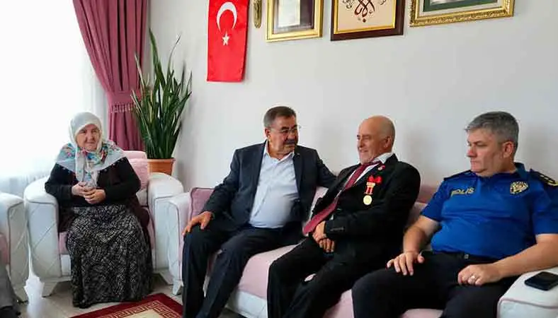Yakup Odabaşı'ndan şehit ailelerine ziyaret