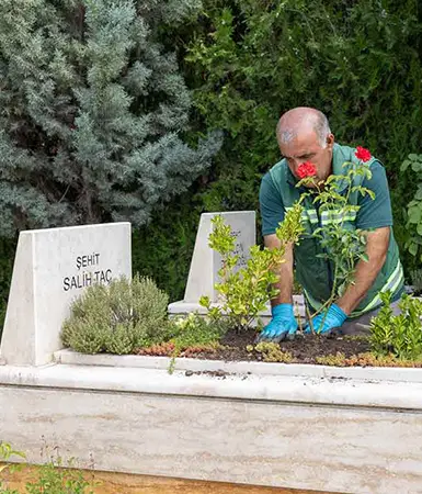 Gölbaşı'ndaki şehitliklerde çalışma