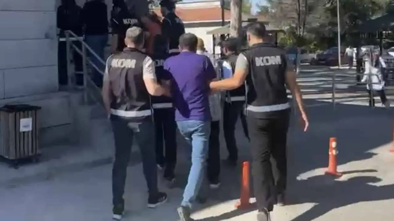 Memur yapma vaadiyle dolandırdılar...