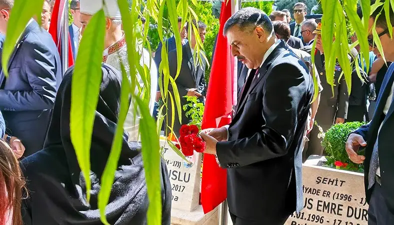 Bakan Çiftçi 15 Temmuz Şehitliği’nde ailelerle buluştu
