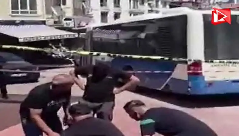Mamak'ta otobüs iş yerine girdi