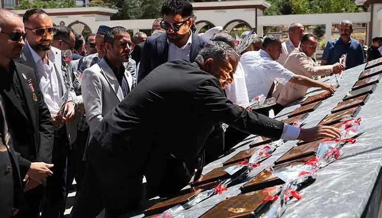 Pursaklar'da demokrasi şehitleri anıldı