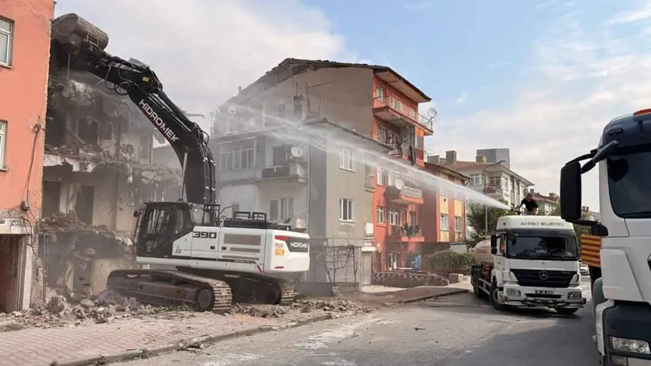 Altındağ'da metruk yapılarla mücadele devam ediyor