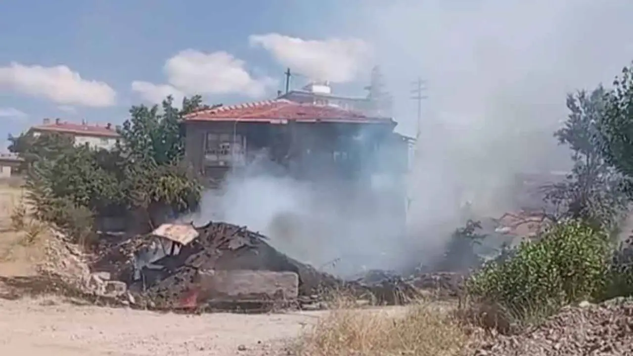 Ankara'da otlar için yakılan ateş evi yaktı