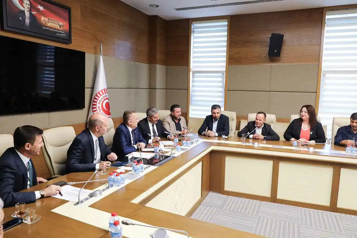 Fuat Oktay, Gazi Meclis'te Sincanlı muhtarları ağırladı