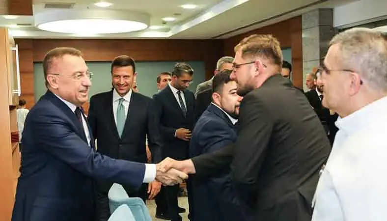 Fuat Oktay, Gazi Meclis'te Sincanlı muhtarları ağırladı