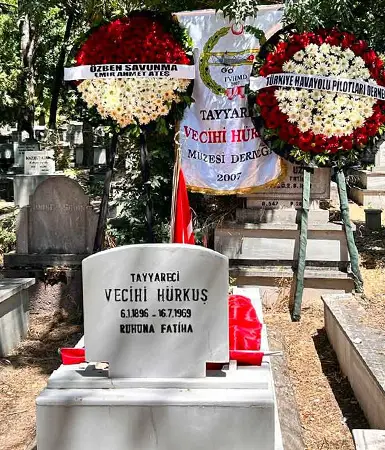 Vecihi Hürkuş mezarı başında anıldı
