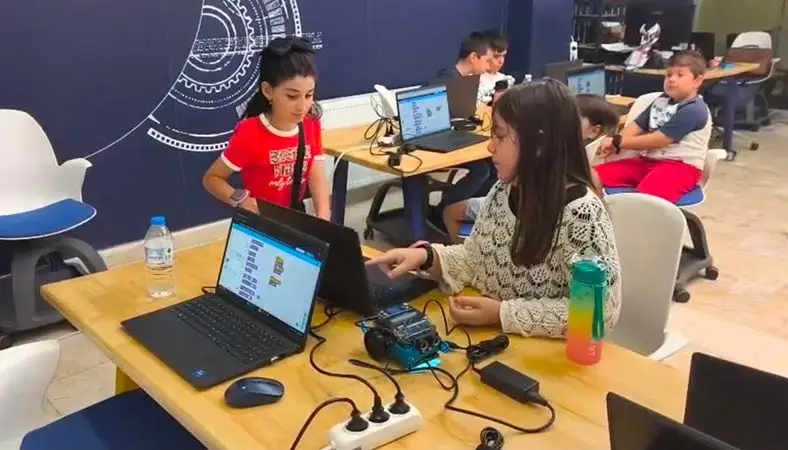 Bilim Sincan’da çocuklar kendi robotlarını üretiyor