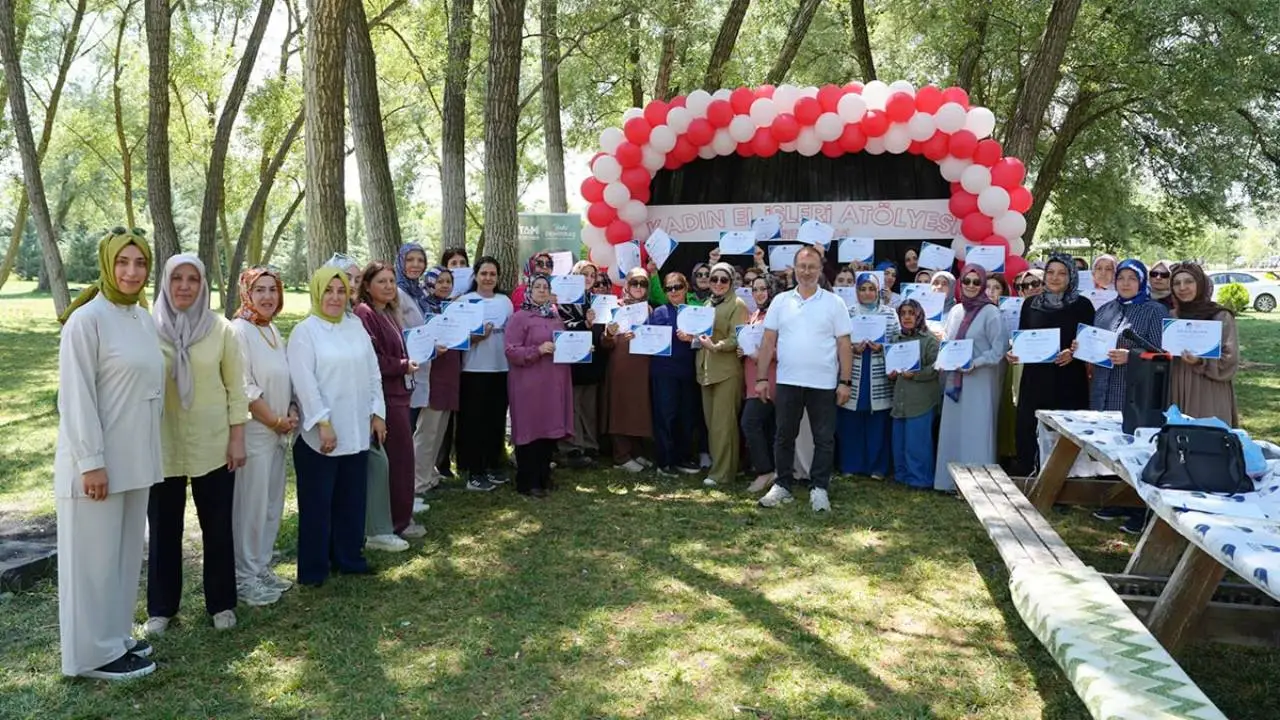 Çubuk’ta Kadın El İşleri Atölyesi’nde mezuniyet sevinci