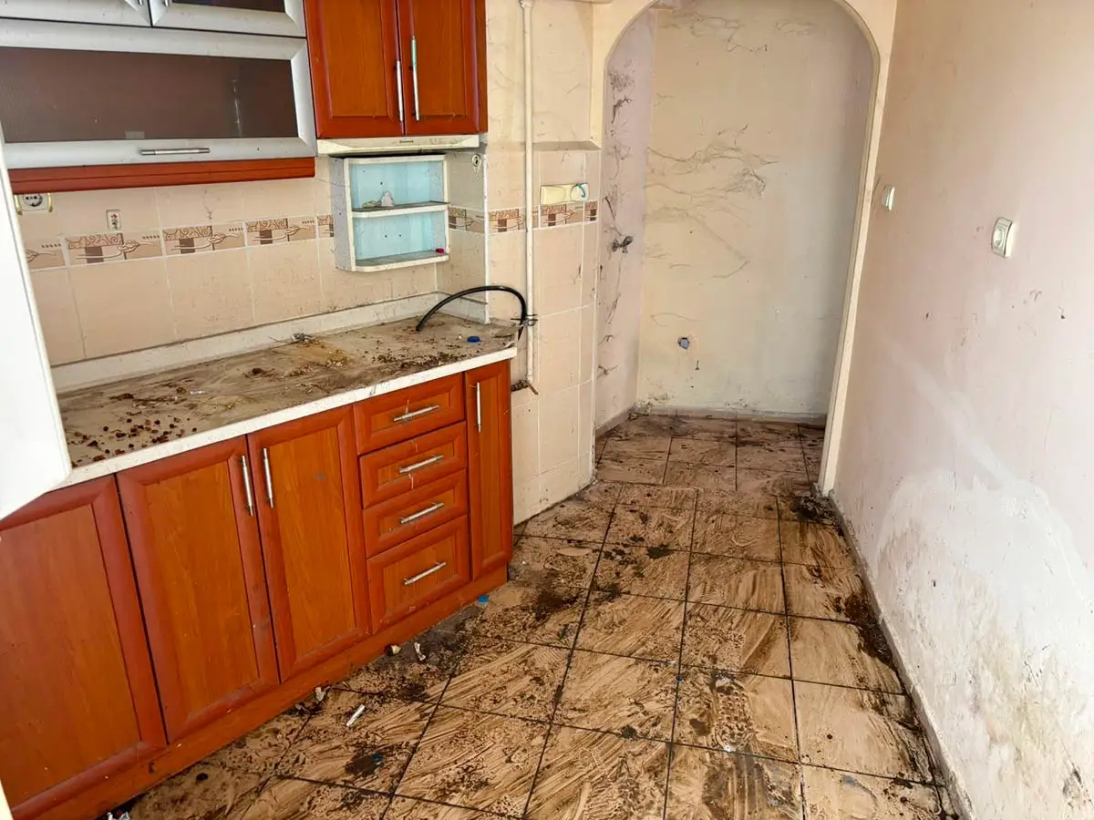 Mamak’ta yaşlı çiftin evinden kamyonla çöp çıktı