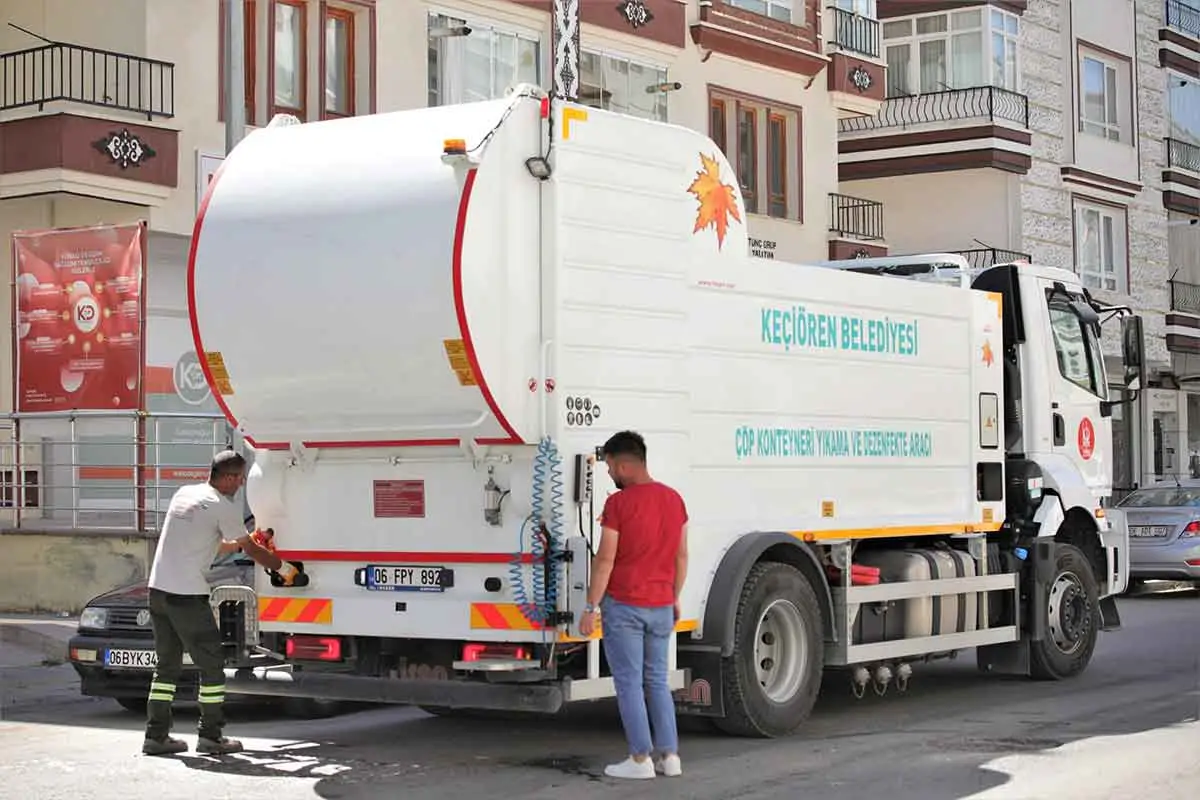 Keçiören'de kesintisiz temizlik mesaisi devam ediyor