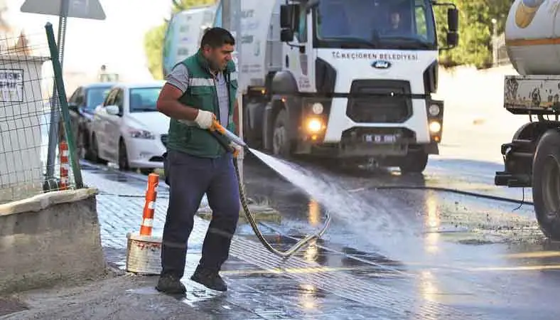 Keçiören'de kesintisiz temizlik mesaisi devam ediyor