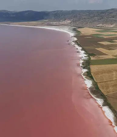 Tuz Gölü pembe görünümüyle dikkat çekiyor
