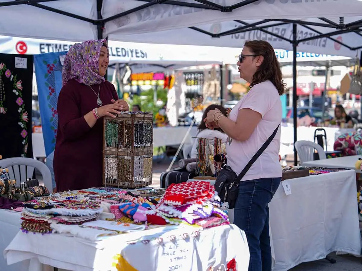Kadın Emeği Pazarı'na yoğun ilgi