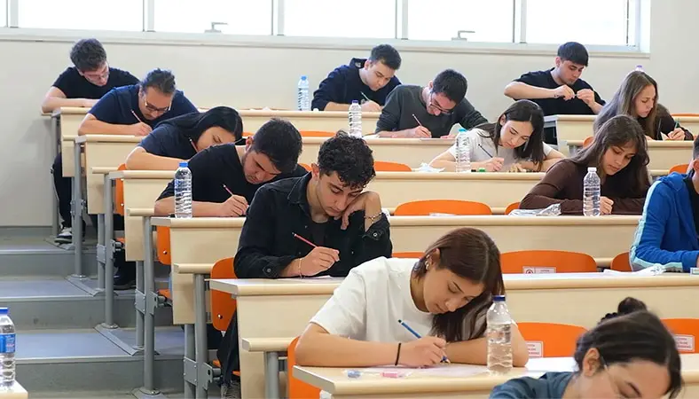ÖSYM duyurdu: YKS’de 2 soru iptal edilerek hesaplandı