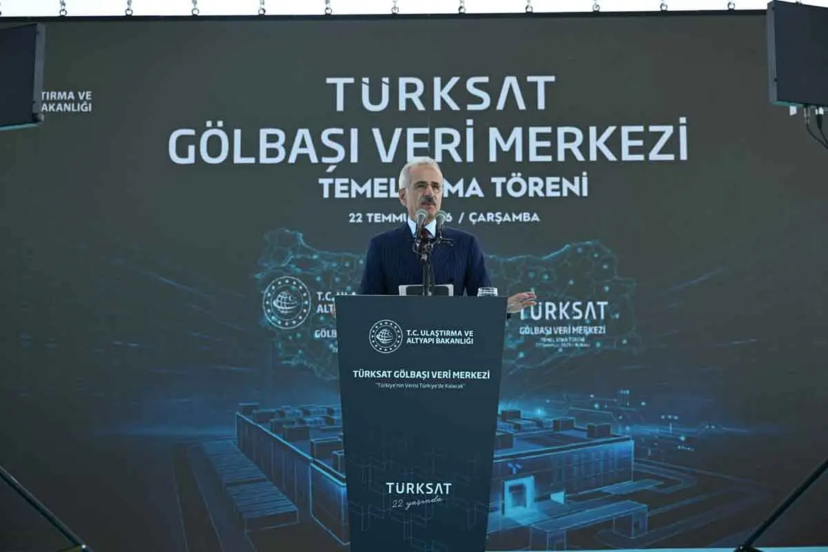 Ulaştırma ve Altyapı Bakanı Abdulkadir Uraloğlu
