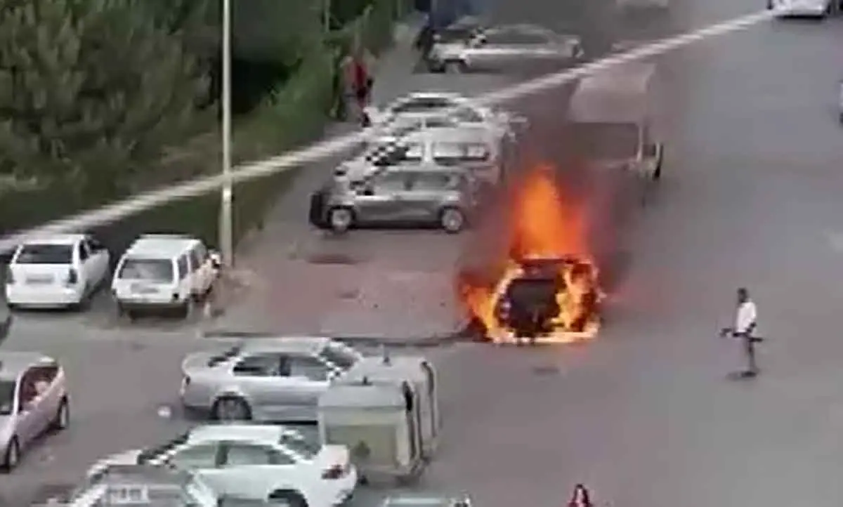 Kız arkadaşının dükkanını ve otomobilini yaktı... Yetmedi ateş açtı...
