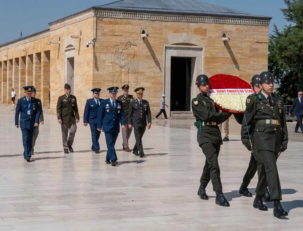 ABD'li Orgeneral Caine Anıtkabir'de...