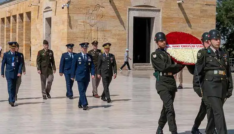 ABD'li Orgeneral Caine Anıtkabir'de...